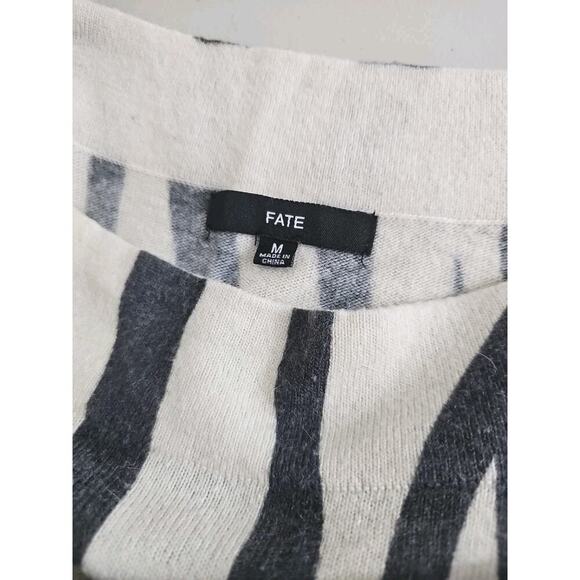 Fate~Woma Sz. M~Off-Whire/Gray Zebra Animal Print Boat Neck Sweater Angora Blend - Picture 2 of 13